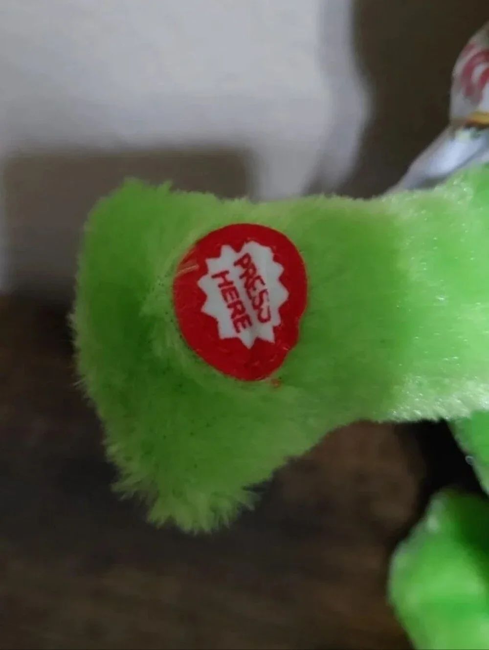 Adorable Las Vegas Rocks Vinnie The Frog Singing Animated Brand New With Tags.